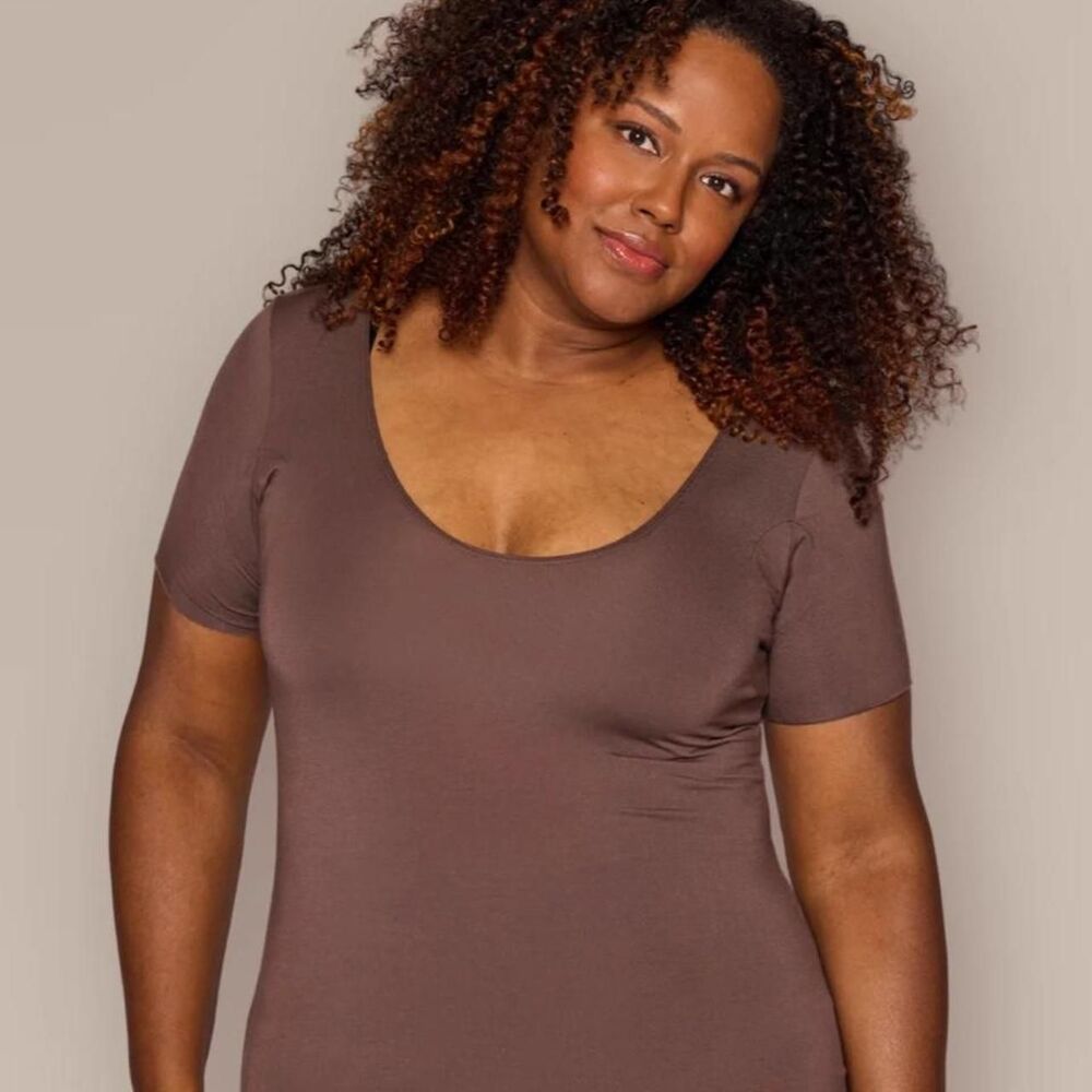 Numi Signature Undershirt Brown 1XL Women's Short Sleeve Minimalist NWT